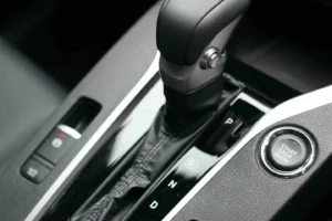 CARA PARKIR PARALEL MOBIL MITSUBISHI MOTORS BERFITUR ELECTRIC PARKING BRAKE